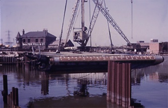 Figure 7: Lifting the 120-ton lock gate leaf into position